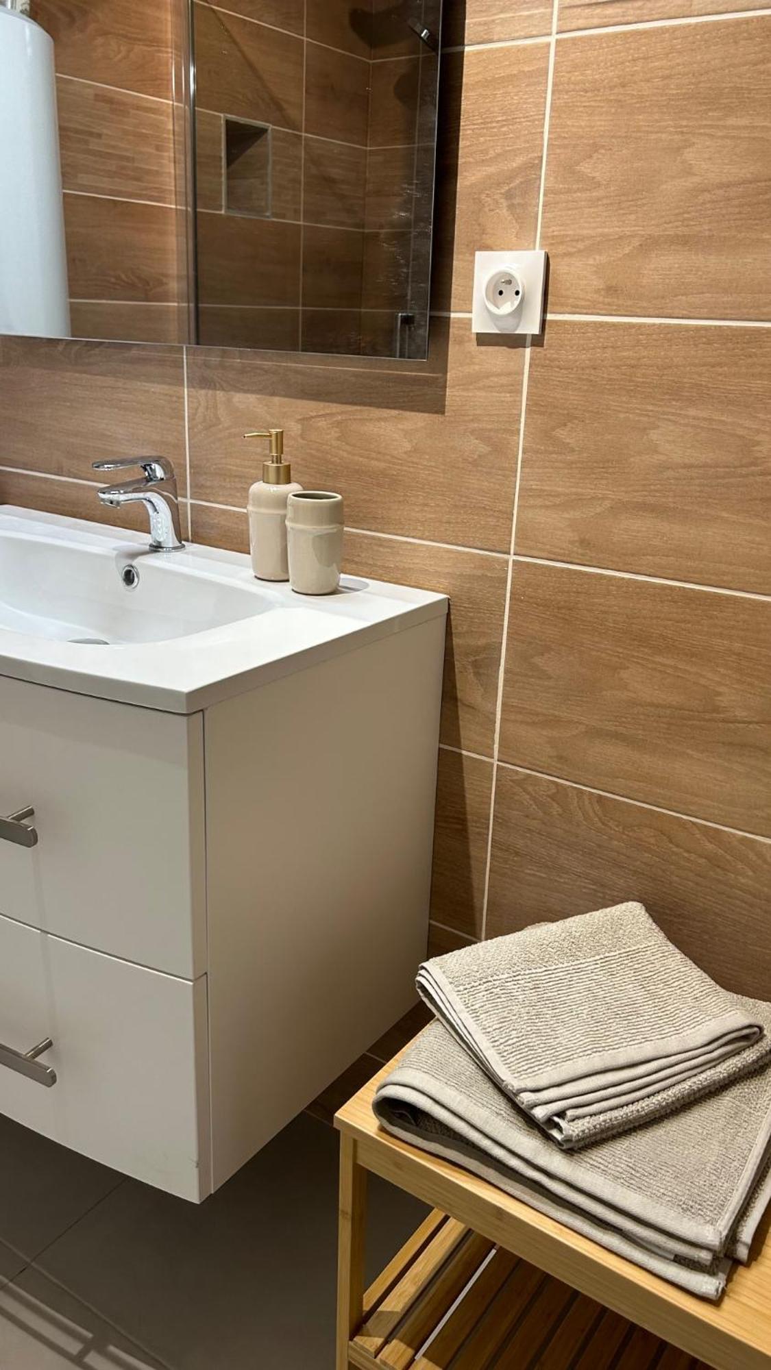 Spacieux Appartement Au Coeur Du Centre Historique De דינאן מראה חיצוני תמונה