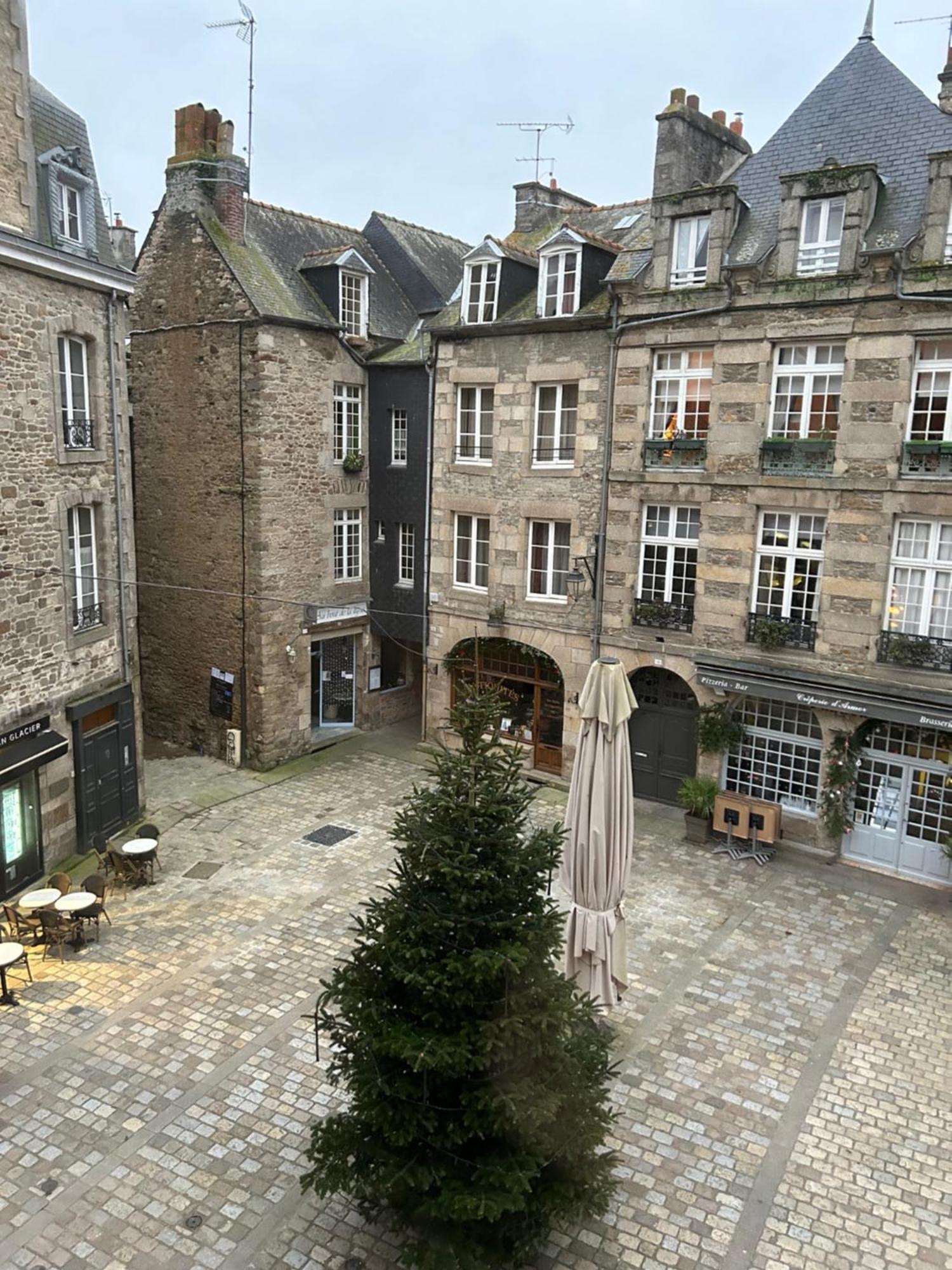 Spacieux Appartement Au Coeur Du Centre Historique De דינאן מראה חיצוני תמונה