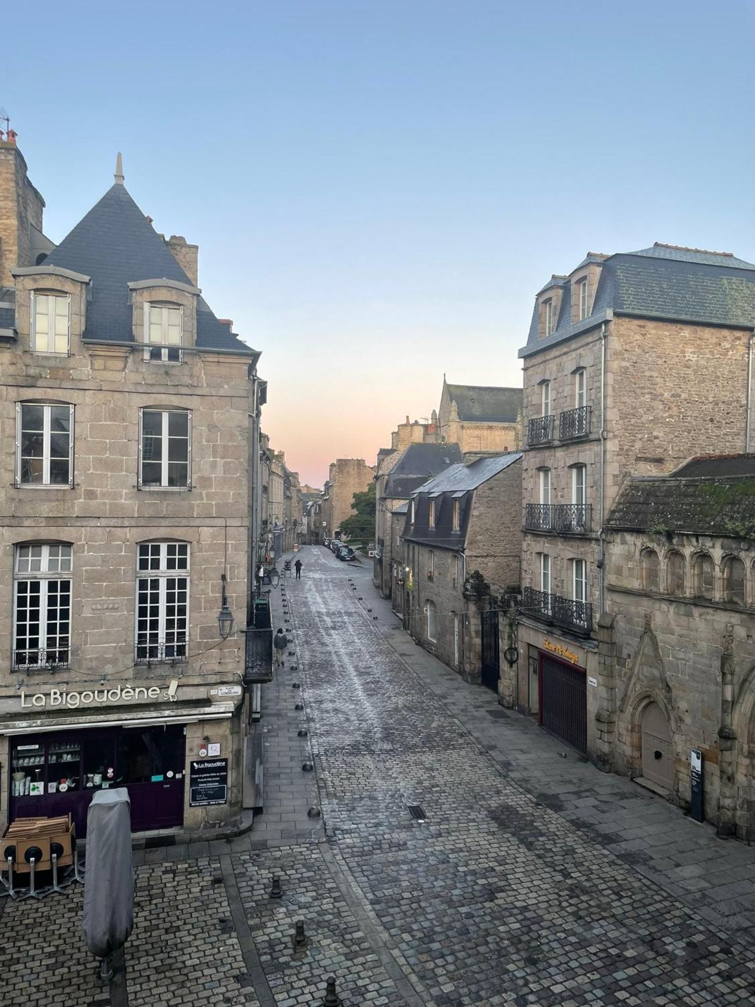 Spacieux Appartement Au Coeur Du Centre Historique De דינאן מראה חיצוני תמונה