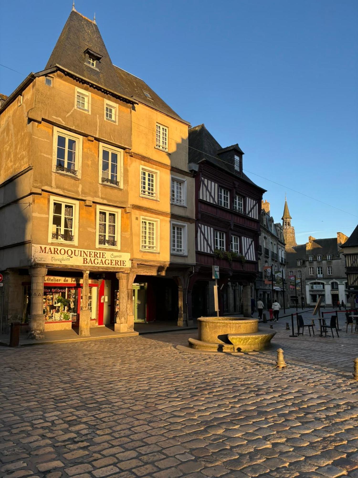 Spacieux Appartement Au Coeur Du Centre Historique De דינאן מראה חיצוני תמונה